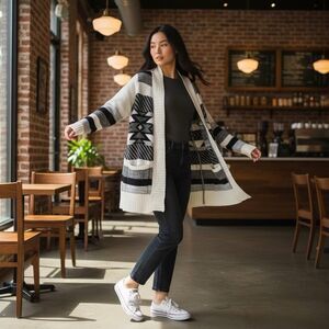 No Boundaries Women'sWhite/ Gray/ Black Sweater long sleeve Size Med